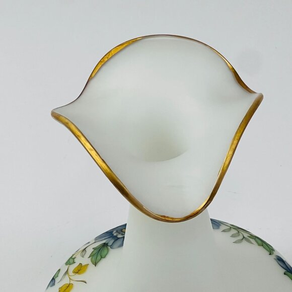 Vintage 12" White Bud Vase w/Flowers Wide Base Curvey Opening Cellini Italy - Picture 2 of 9